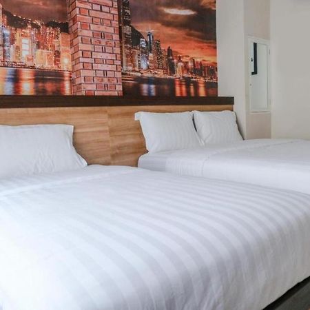 Noura Guest House Syariah Malang Exterior foto