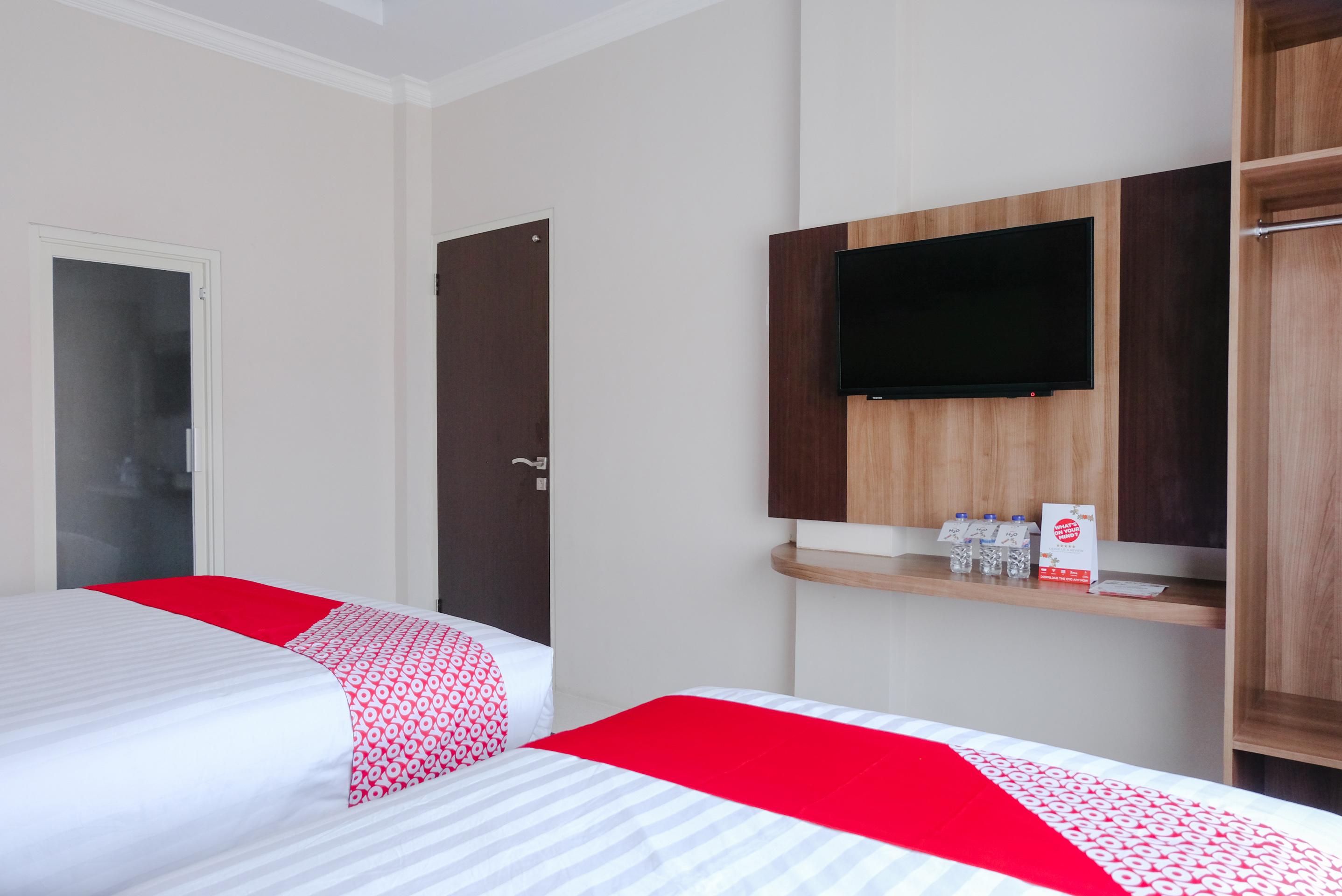 Noura Guest House Syariah Malang Exterior foto