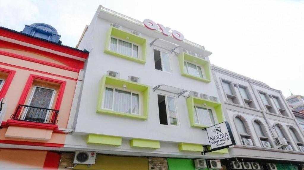 Noura Guest House Syariah Malang Exterior foto